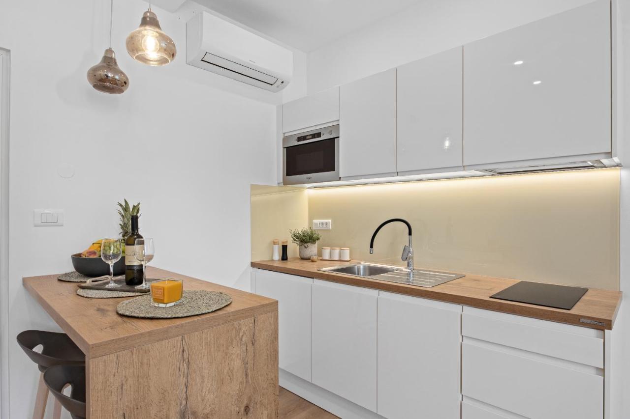Giardini M Studio Apartments Pula Bagian luar foto